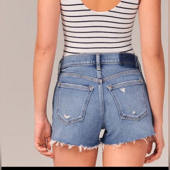 Abercrombie & Fitch Womans Size 35 20 Plus Mid Rise Distressed Mom Shorts NWT - Picture 5 of 6